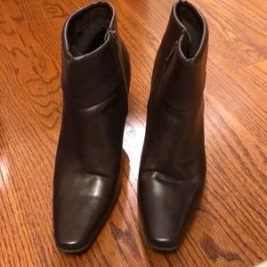 White Mountain brown ankle boots Size 9 1/2